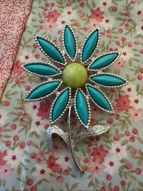 Sarah Coventry Turquoise Petal Flower Brooch with Yellow Center